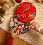 Lindt Lindor Irresistibly Smooth Assorted Truffles Tin 450g - Image 3